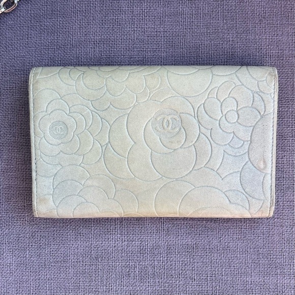 CHANEL Camellia CC Logo Leather Bifold Wallet - Picture 2 of 8
